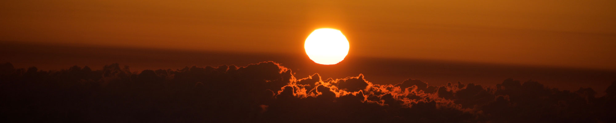About VeganTravel - photo Maui sunrise from the Haleakala summit