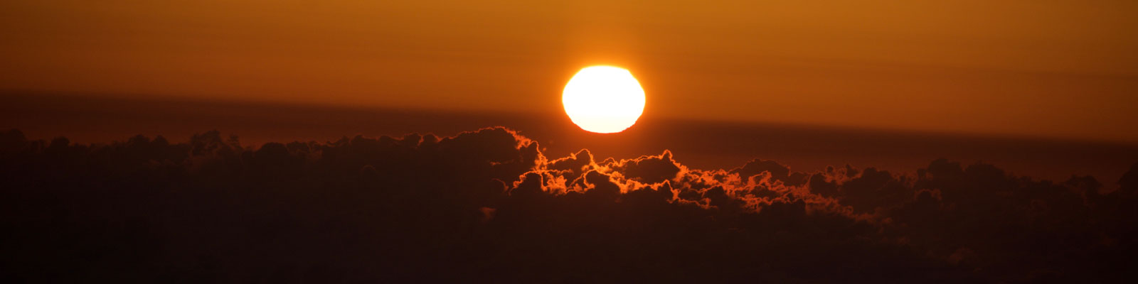 About VeganTravel - photo Maui sunrise from the Haleakalā summit