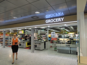 2016/05/23 Helsinki Airport Terminal 2 Alepa Grocery VeganTravel Vegan Travel