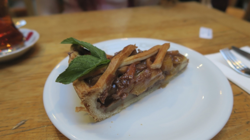 vegan peach pie in istanbul