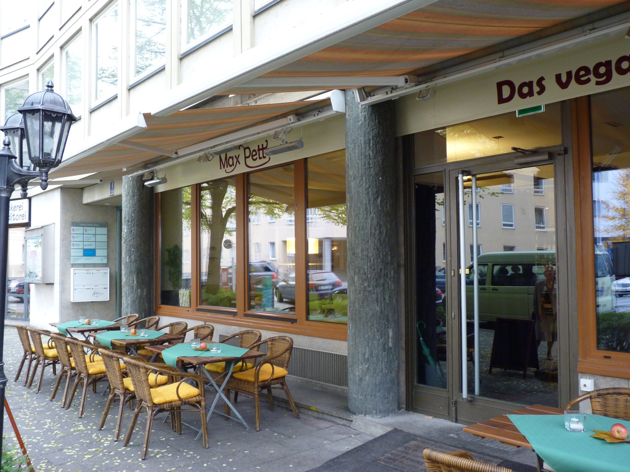 Max Pett - Das vegane Restaurant - Vegan Traveller Reviews - VeganTravel.com