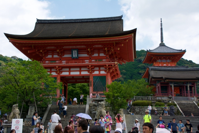 kyoto-kiyomizu-dera-temple-gate-3