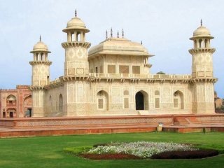 tomb-of-Itimad-ud-daulah